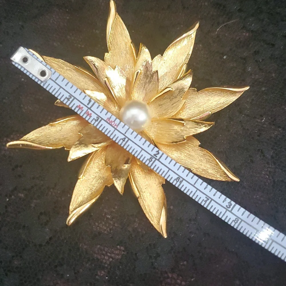 Vintage Leaf Faux Pearl Brooch AG986